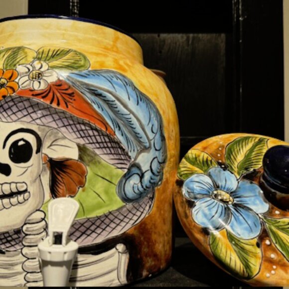 Majolica Pottery - Picture 4 of 8